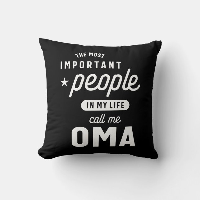 Kvinnor i mitt liv kallar mig Oma Gift Kudde (Framsida)