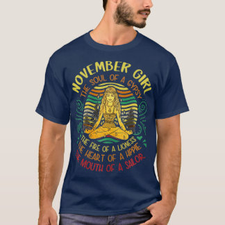 Kvinnor i november Flickan i en zigenare Yoga T Shirt