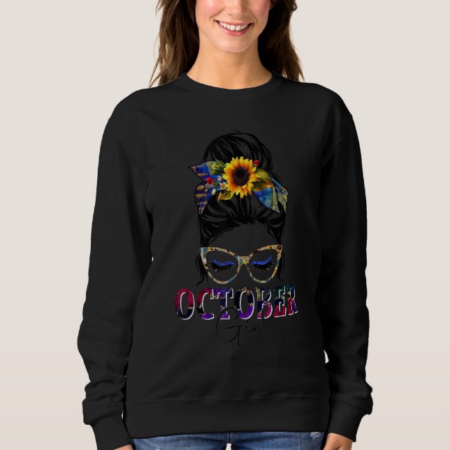 Kvinnor i oktober Flicka Birthday Messy Bun Solros T Shirt (Framsida)
