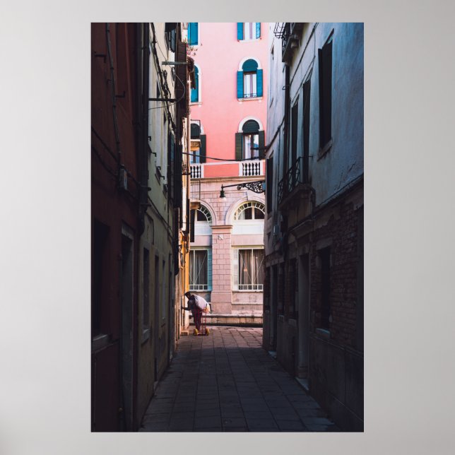 KVINNOR I VITSHIRT OCH SVART BYXOR PÅ SI POSTER (Framsidan)