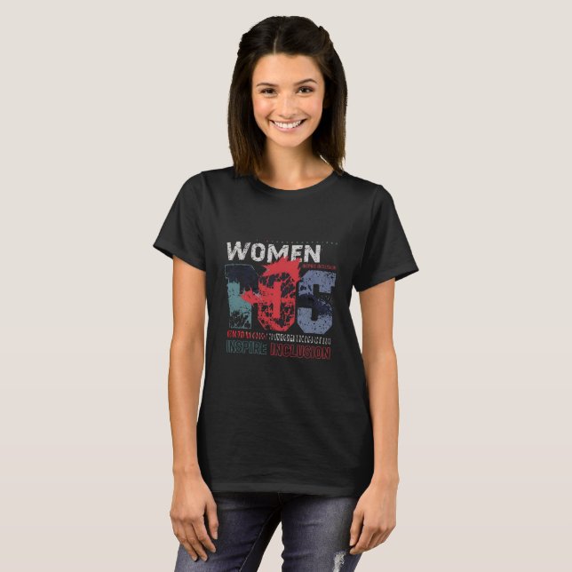 kvinnor inspirerar till inkludering t shirt (Hel framsida)