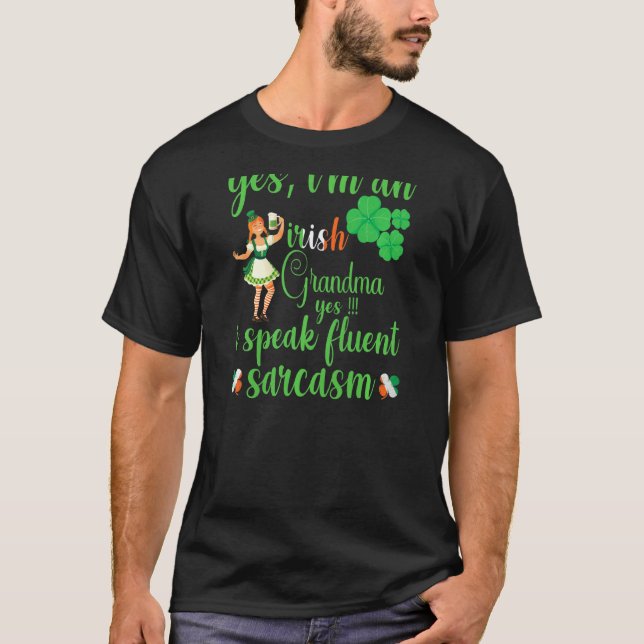 Kvinnor jag är en irländsk mormor St patrick's day T Shirt (Framsida)