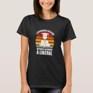 Kvinnor Jag överlevde college utan att bli en libe T Shirt