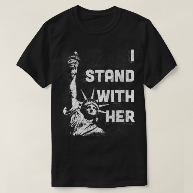 Kvinnor jag står med hennes Frihetsgudinnan VNeck T Shirt (Design framsida)