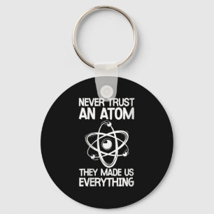 Kvinnor litar aldrig på en atom Funny Science Joke Nyckelring