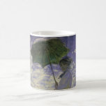 Kvinnor med parasol av Claude Monet, Vintage Art Kaffemugg<br><div class="desc">Stroll, Camille Monet och Hennes son Jean (Woman med parasol) (1875) av Claude Monet är en vintage imponerande bra konsthamn med porträtt. En mor som tar en promenad med sitt lilla barn i en fält eller vår. Hon håller ett paraply i sol och bär en vacker klänning som blåser i...</div>