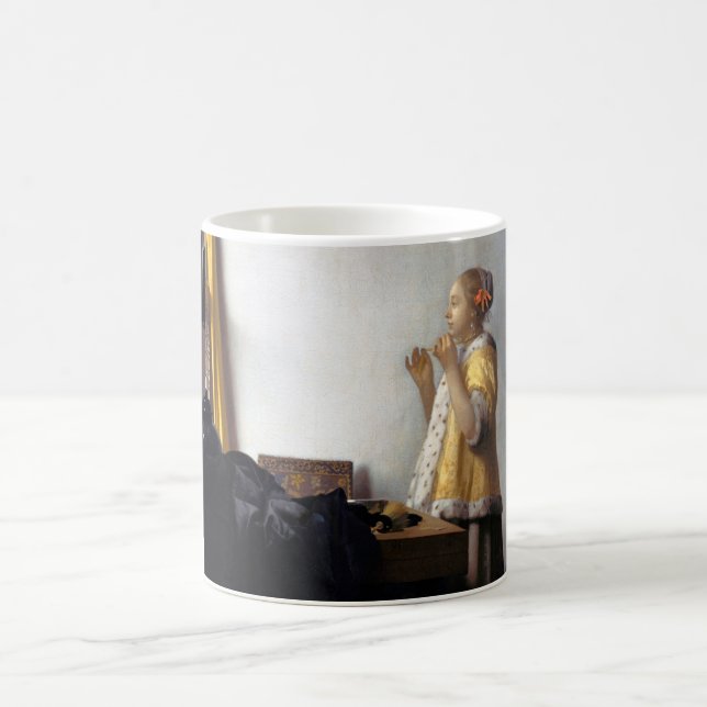 Kvinnor med Pearl Necklace, Johannes Vermeer Kaffemugg (Center)