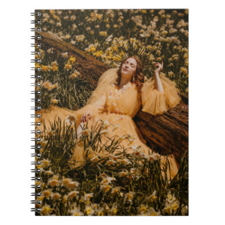 Kvinnor omgivna av blommor i spiral, bok anteckningsbok