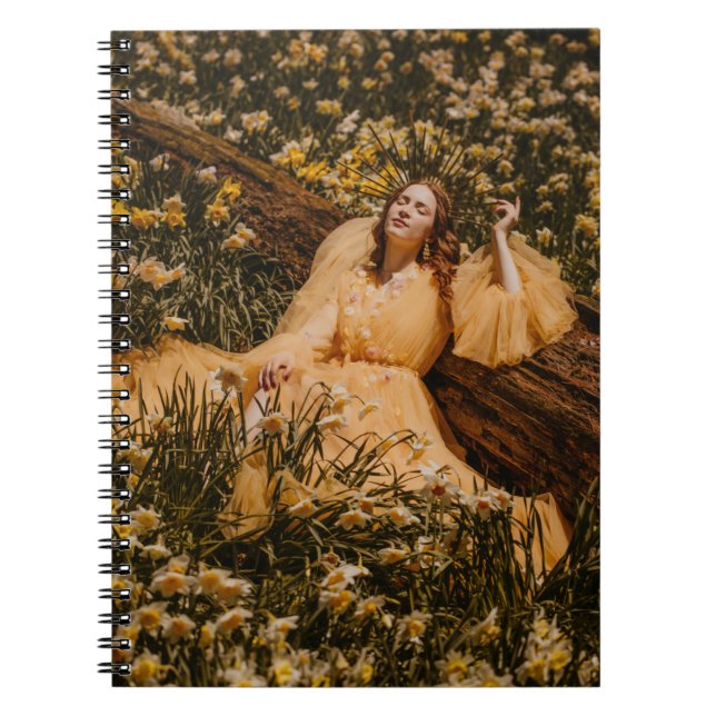 Kvinnor omgivna av blommor i spiral, bok anteckningsbok (Framsidan)