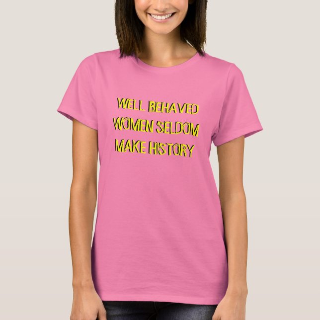 KVINNOR SELDOM GÖR HISTORIA TEE SHIRT (Framsida)