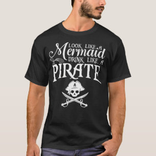 Kvinnor ser ut som en Sjöjungfru som dricker en Pi T Shirt
