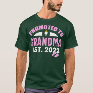 KVINNOR SOM BEHANDLAS TILL Farmor Est 2022 Cute Ne T Shirt