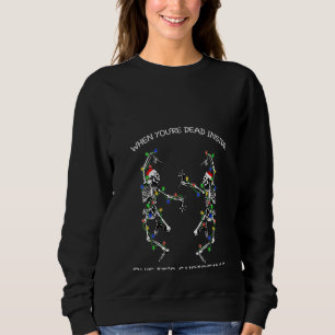 Kvinnor som dansar Skeletons när man är död inne i T Shirt