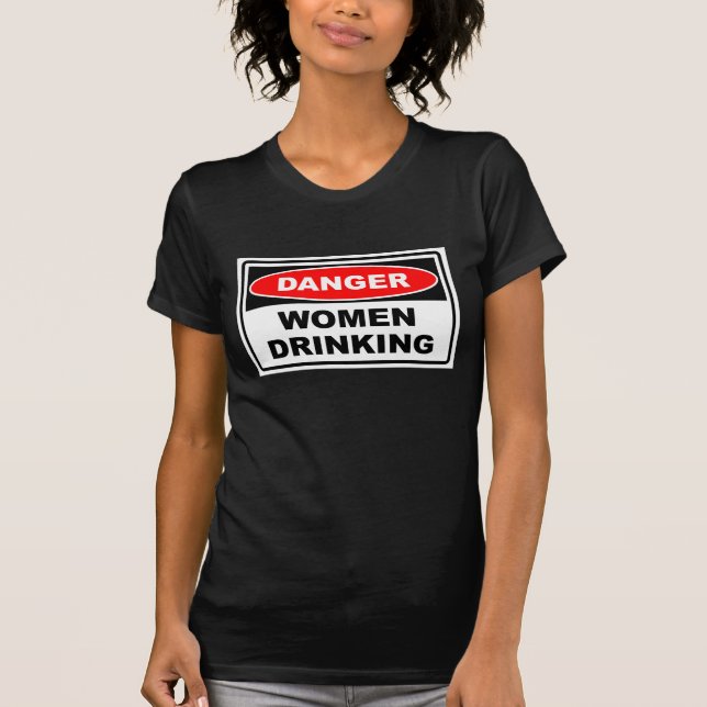 Kvinnor som dricker tee shirt (Framsida)