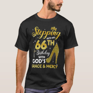 Kvinnor som går in i min 66:e födelsedag med gudfr t shirt