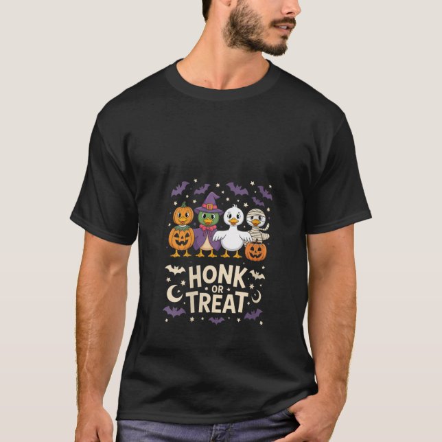 Kvinnor som honar eller behandlar Goose Halloween  T Shirt (Framsida)