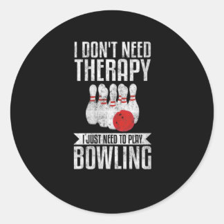 Kvinnor som jag behöver spela Bowling-Bowlareare Runt Klistermärke