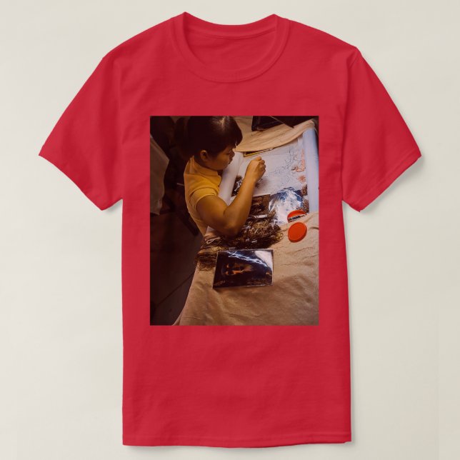 Kvinnor som koncentrerar sig på att svälja grafik t shirt (Design framsida)