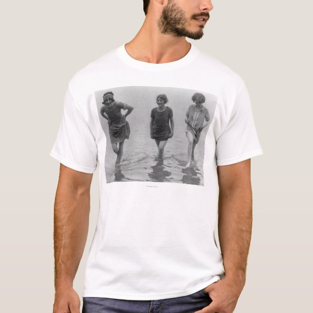 Kvinnor som vadar på den Arlington stranden, T-shirt (Framsida)