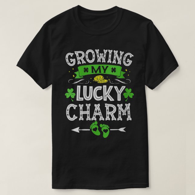 Kvinnor som växer min Lucky Charm Funny St Patrick T Shirt (Design framsida)