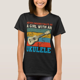 Kvinnor underskattar aldrig en flicka med Ukulele T Shirt
