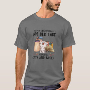 Kvinnor underskattar aldrig en gammal Dam som Kär T Shirt