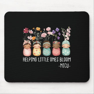 Kvinnor Vår som hjälper lilla Ones Bloom Wildblomm Musmatta