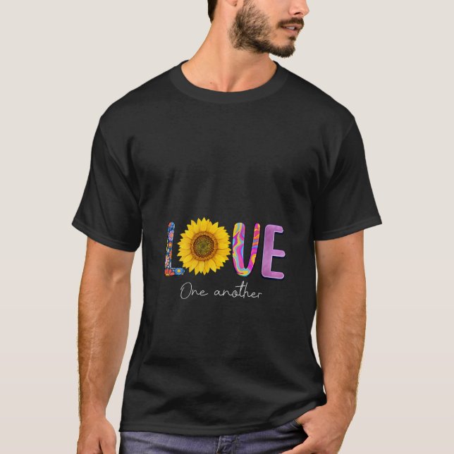 Kvinnorna Kärlek mot Nacke T Shirt (Framsida)