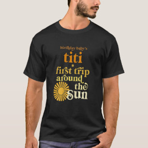 Kvinnorna Titi första Resa runt Sol vid födelsedag T Shirt