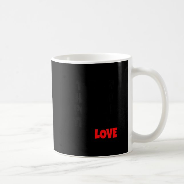Kvinnors är det enda som är mer kraftfullt än hat  kaffemugg (Höger)