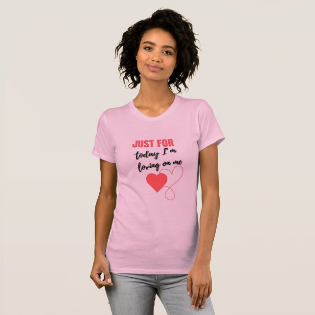 Kvinnors Bella+Canvas Slim Fit T-Shirt (Luvin på m (Hel framsida)