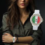Kvinnors Dam White Rhinestone Italienska Flagga Armbandsur<br><div class="desc">En snyggt kvinnoklocka i skarp vit emel, försedd med rinestoner. Titta på ansikte har det pulserande färgen i den italienska flagga - grönt, vit och röd. För att göra det unikt för dig står ditt namn djärvt skrivet i söt svarta bokstäver. Det är ett chic- och personlig-tillbehör som utan problem...</div>