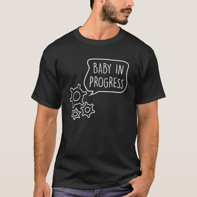 Kvinnors Förväntade Mamma Present | Bebis Laddar M T Shirt (Framsida)