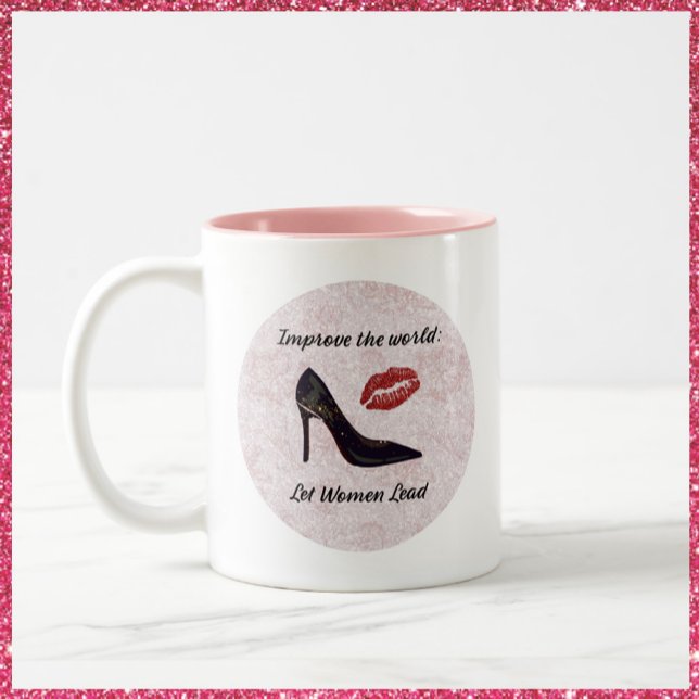 Kvinnors Rosa och Lila bör stärkas Två-Tonad Mugg (Bookmark my store! https://www.zazzle.com/store/capricepetit)