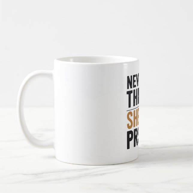 Kvinnors styrka och jämställdhet mellan kvinnor oc kaffemugg (Vänster)