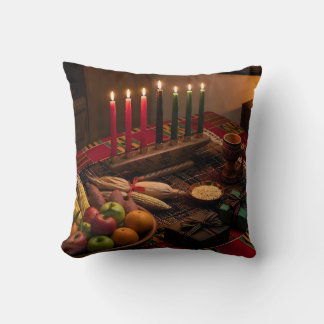 Kwanzaa-bord med Kinara Kudde
