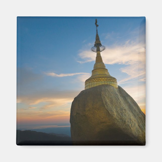 Kyaiktiyo Pagoda vid solnedgång Magnet (Framsidan)