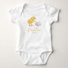 Kyckling och pastellfärgade ägg med namn Babys 1:a T Shirt