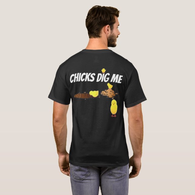 KYCKLINGAR GRÄVER MIG T SHIRT (Hel baksida)