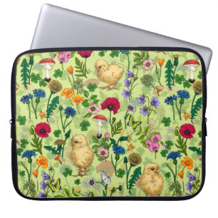 Kycklingar och vilda blommor på honungsdagg grönt laptop fodral