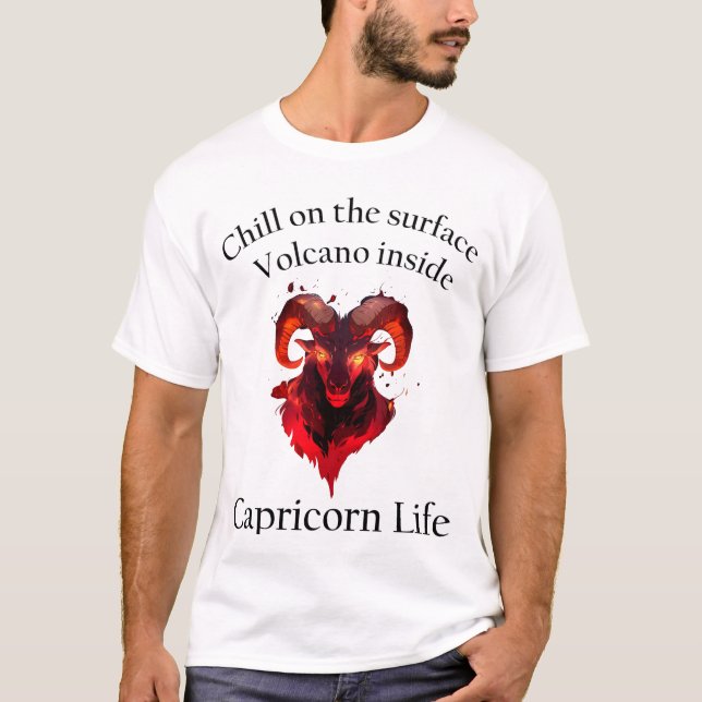 Kyla utsidan. Volcano inuti. Capricorn Vibes T Shirt (Framsida)