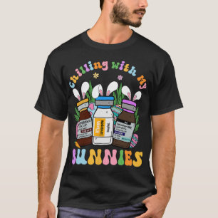 Kylning med min Bunnies Icu B52 Med Surg Nurse Ea T Shirt