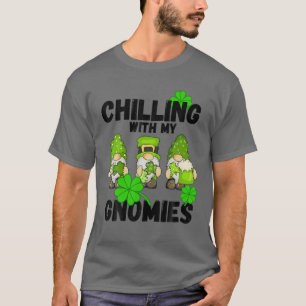Kylning med min Gnomies St Patrick's Day Irish T Shirt