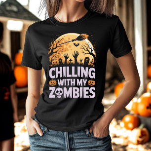 Kylning med min Zombies Scary Halloween Natt T Shirt