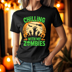 Kylning med min Zombies Scary Halloween Natt T Shirt
