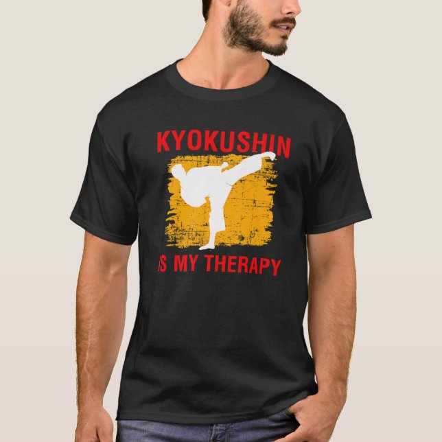 Kyokushin är min terapi Martial Arts Karate Citote T Shirt (Framsida)