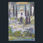 Kyrka i Kassone, Gustav Klimt Kökshandduk<br><div class="desc">Gustav Klimt (14 juli, 1862 - 6 februari 1918) var en österrikisk symbolmålare och en av de mest framstående medlemmarna i Wien Secession-rörelsen. Klimt noteras för målningar, murar, skisser och andra föremål d'art. Förutom hans verk, som innefattar anklagelser och porträtt, målade han upp landskap. Klimt var bland konstnärer från Wienutträdet...</div>