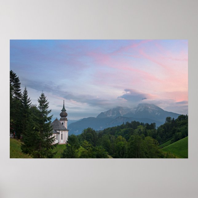 Kyrka med Alpernor vid solnedgång Poster (Framsidan)