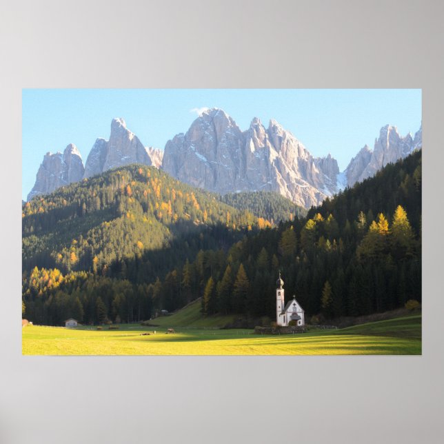 Kyrka med berggrund i Dolomites Poster (Framsidan)