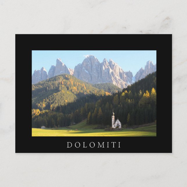 Kyrka med bergssvart Dolomiti vykort (Framsida)